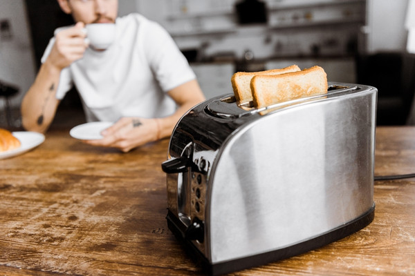 เครื่องปิ้งขนมปัง ขนมปัง อาหารเช้า ครัว บ้าน ผู้ชาย ดื่มกาแฟ กาแฟ