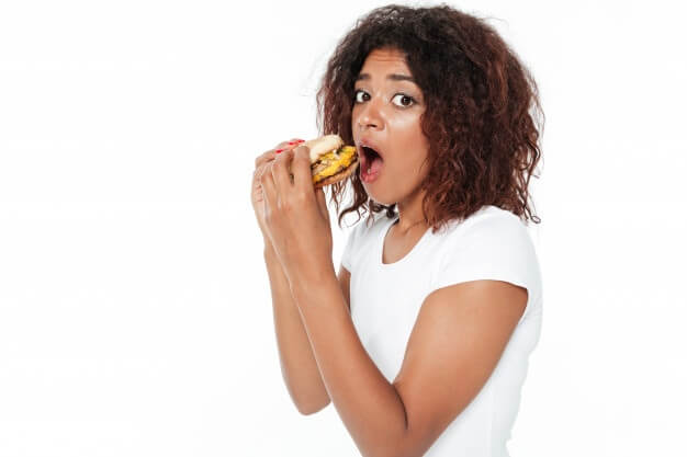 กรดไหลย้อนเกิดจากทานอาหารที่มีไขมันสูงอย่างพวกอาหารฟาสต์ฟู้ด