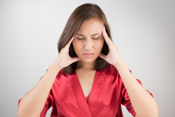 ปวดหัว เวียนหัว รู้สึกเครียด เหนื่อยล้าชาเปปเปอร์มินต์อาจช่วยบรรเทาอาการปวดหัวที่เกิดจากความเครียดได้