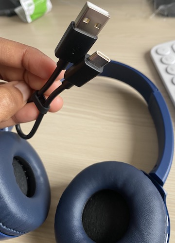 หูฟังครอบหูไร้สาย Sony แบตอึด ชาร์จได้ด้วยสาย USB Type C