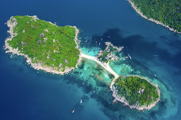 เกาะนางยวน ประกอบด้วยเกาะขนาดเล็ก 3 เกาะที่เชื่อมต่อกัน