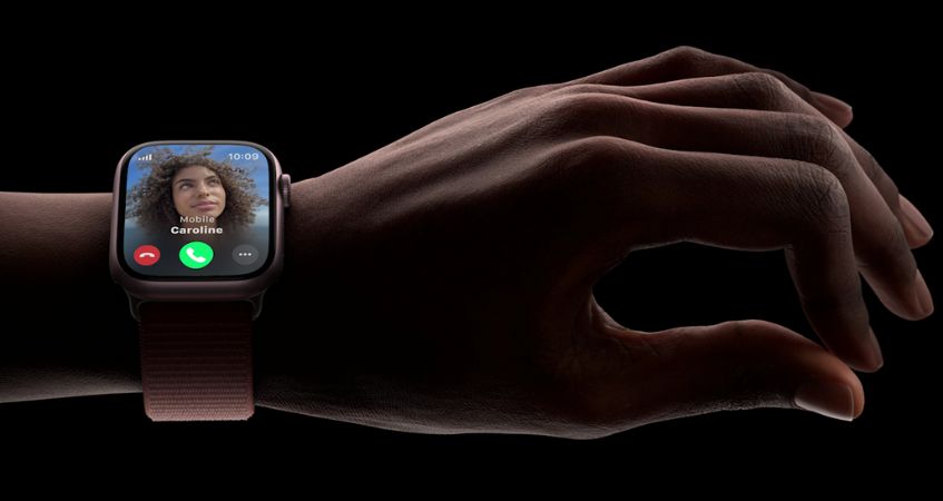 ผู้ใช้สามารถควบคุม Apple Watch Series 9 ได้อย่างง่ายดาย ด้วยการแตะปลายนิ้ว 2 ครั้ง โดยใช้แค่มือเดียว และไม่ต้องแตะจอภาพ